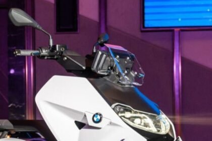 Hero's 200km Range Electric Scooter Budget-Friendly Innovation Unveiled! (3)